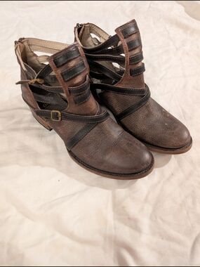 Freebird by Steven Brown Leather Sandal with Embossed Logo